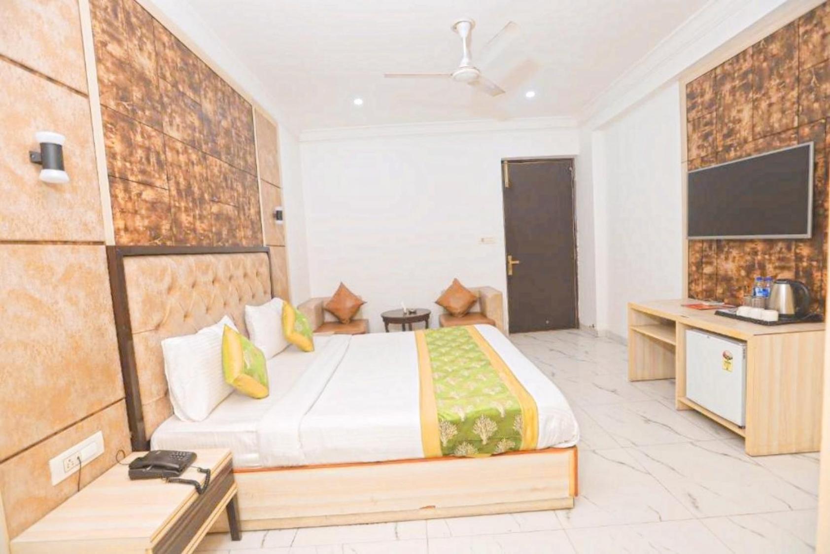 Hotel The Almora By Rs Global Near By Delhi International Airport With - Free Airport Drop Nueva Delhi Exterior foto
