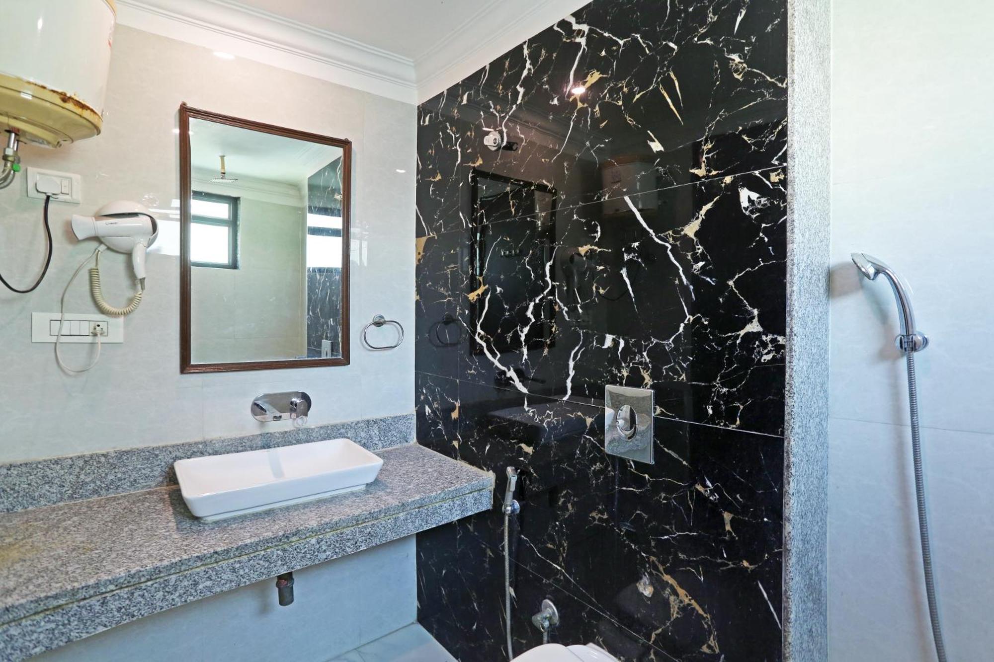 Hotel The Almora By Rs Global Near By Delhi International Airport With - Free Airport Drop Nueva Delhi Exterior foto