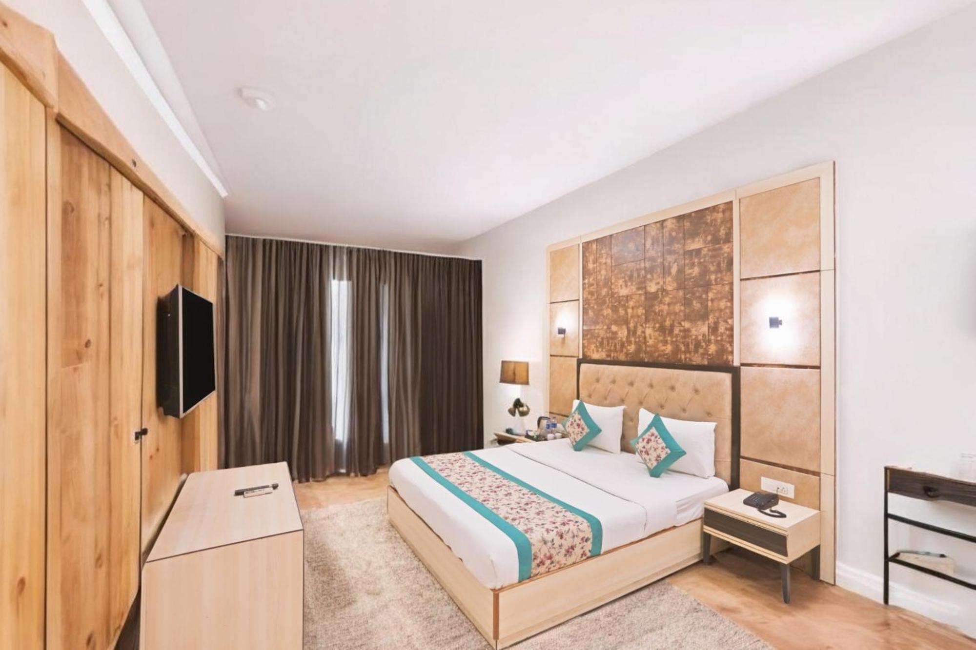 Hotel The Almora By Rs Global Near By Delhi International Airport With - Free Airport Drop Nueva Delhi Exterior foto