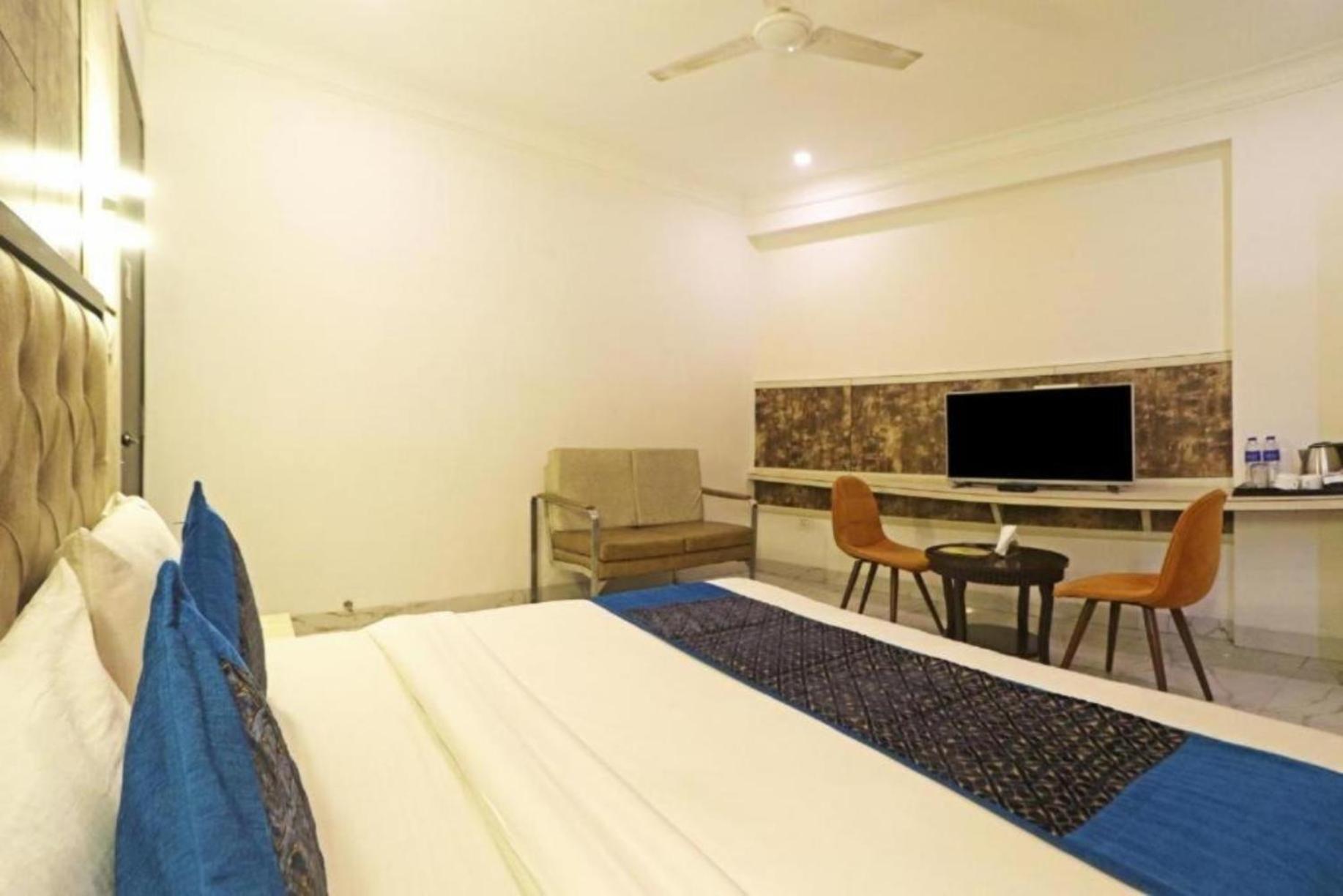 Hotel The Almora By Rs Global Near By Delhi International Airport With - Free Airport Drop Nueva Delhi Exterior foto