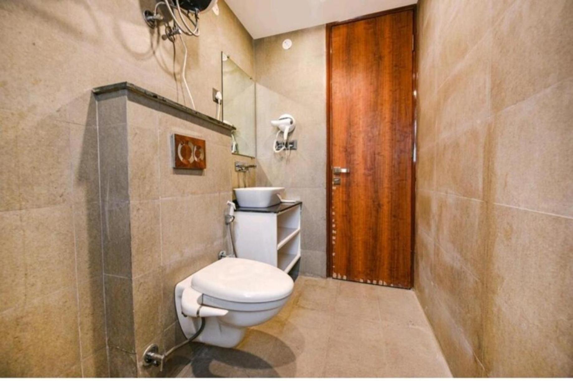 Hotel The Almora By Rs Global Near By Delhi International Airport With - Free Airport Drop Nueva Delhi Exterior foto